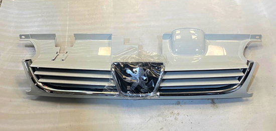 تصویر از جلو پنجره SLX 405 نقره ای